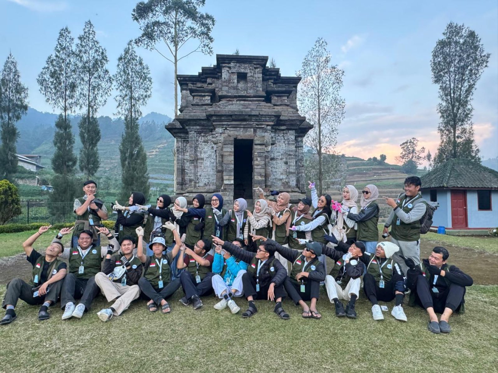 Mahasiswa Arsitektur UNIB Sukses Jalankan Pengabdian di Ekspedisi Jelajah Anak Negeri Batch 10