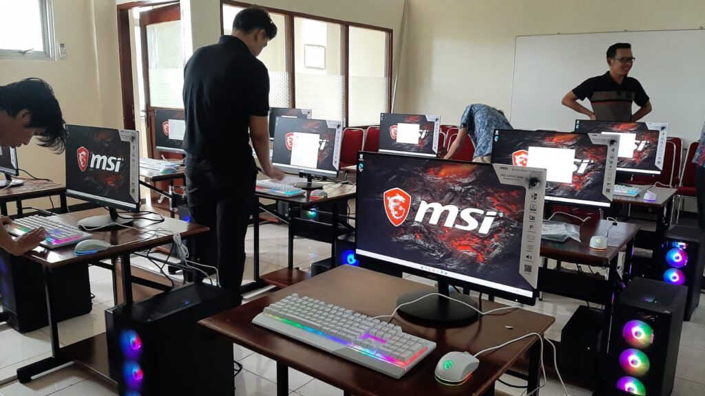 Fasilitas Modern & Dosen Berkompeten