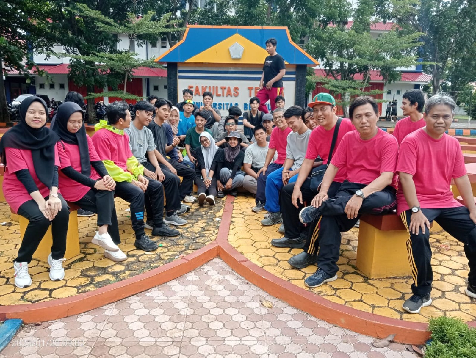 Jalan Santai dan Pertandingan Bola Voli: Awal Semangat Baru Mahasiswa Teknik Mesin UNIB di Semester Genap 2024/2025