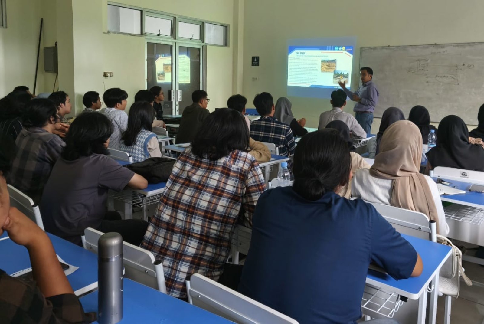 Praktisi mengajar Teknik Sipil Universitas Bengkulu