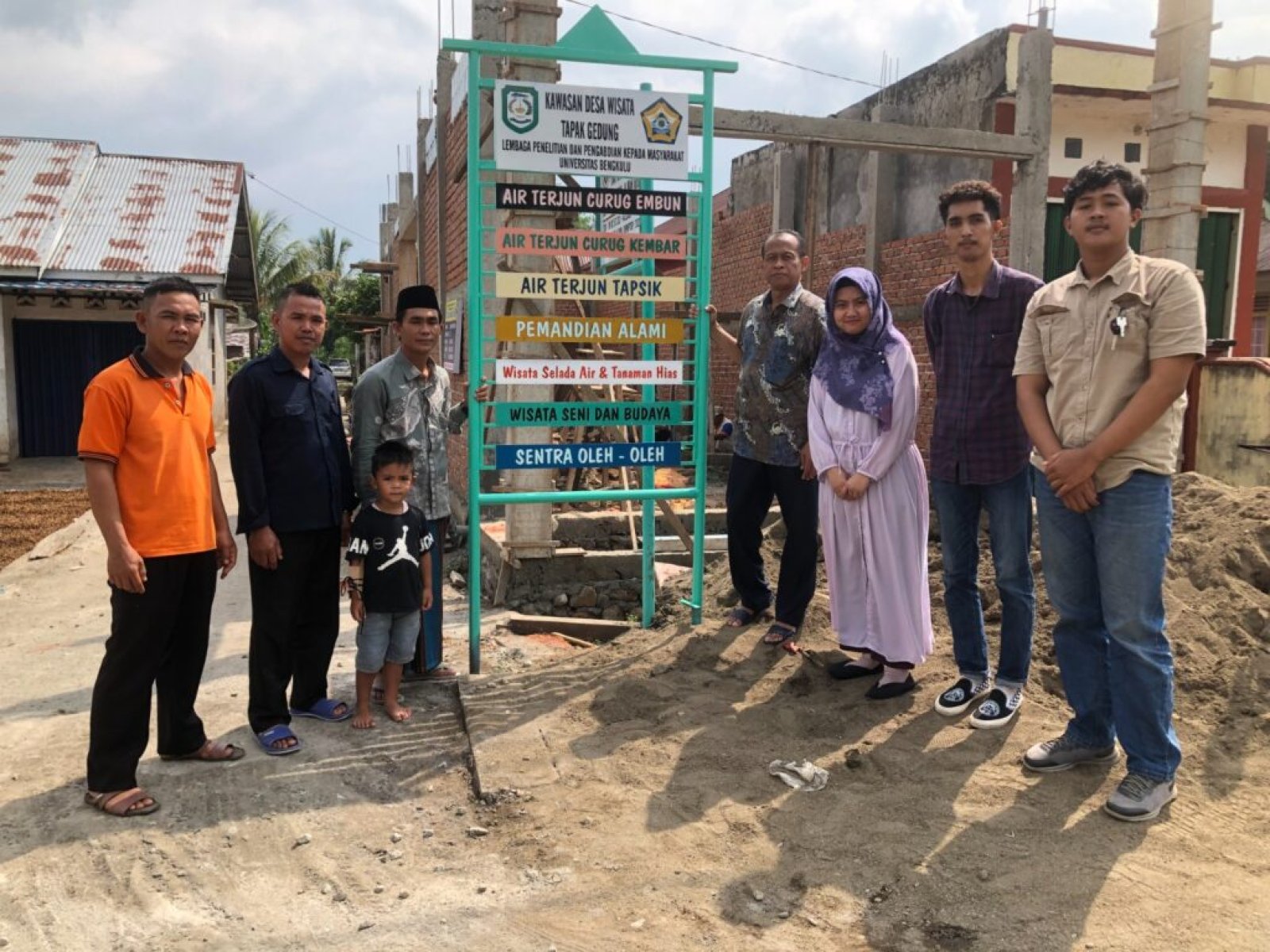 KEGIATAN PENGABDIAN KEPADA MASYARAKAT PROGRAM STUDI ARSITEKTUR DI DESA TAPAK GEDUNG, KEPAHIANG