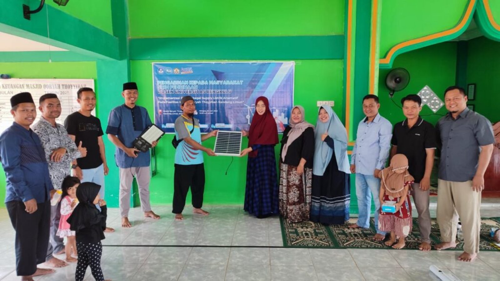 IMPLEMENTASI PLTS SEBAGAI SUPPLY LISTRIK ALTERNATIF PADA FASILITAS MASJID QORYAH THOYYIBAH KANDANG LIMUN