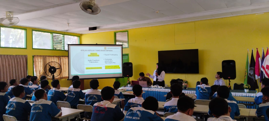 Penjelasan materi oleh Ketua Pengabdi